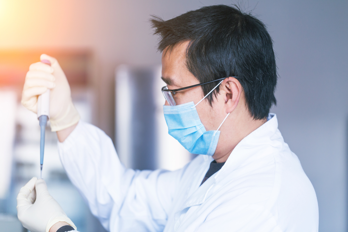 lab researcher working in the lab